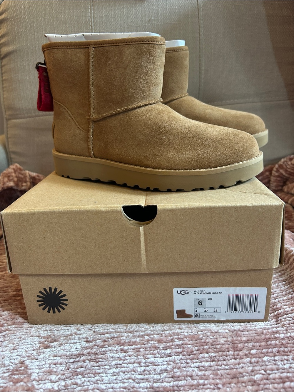 UGG Mini Boot in Chestnut with Red Pull Tab Size 6